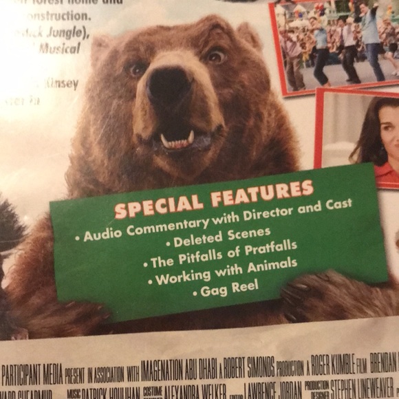 Two DVDS: Hotel For Dogs + Furry Vengeance - Picture 10 of 11